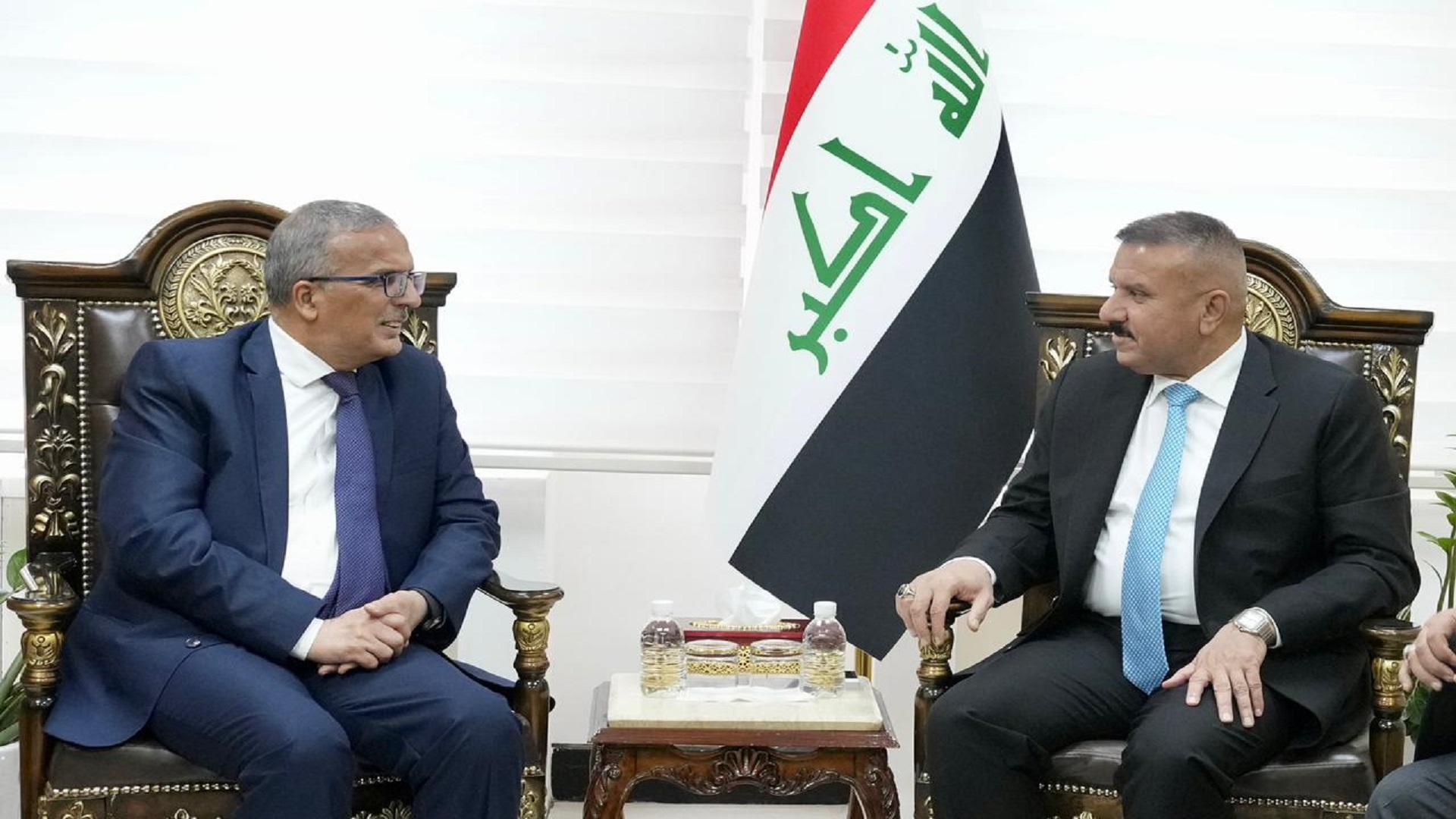 وزير الداخلية يبحث مع السفير الجزائري ملفات مكافحة المخدرات والجرائم العابرة للحدود